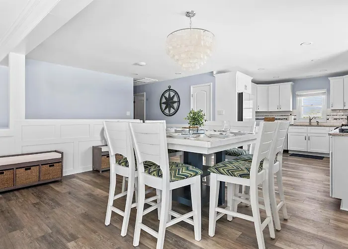 4 Bedroom With Private Pool And Bay Views
