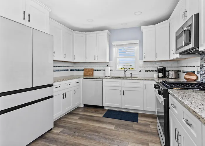 4 Bedroom With Private Pool And Bay Views