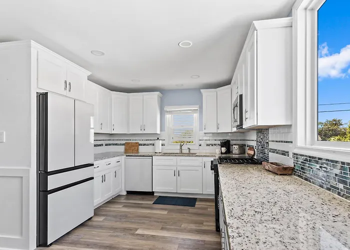 4 Bedroom With Private Pool And Bay Views Holiday home Ocean City