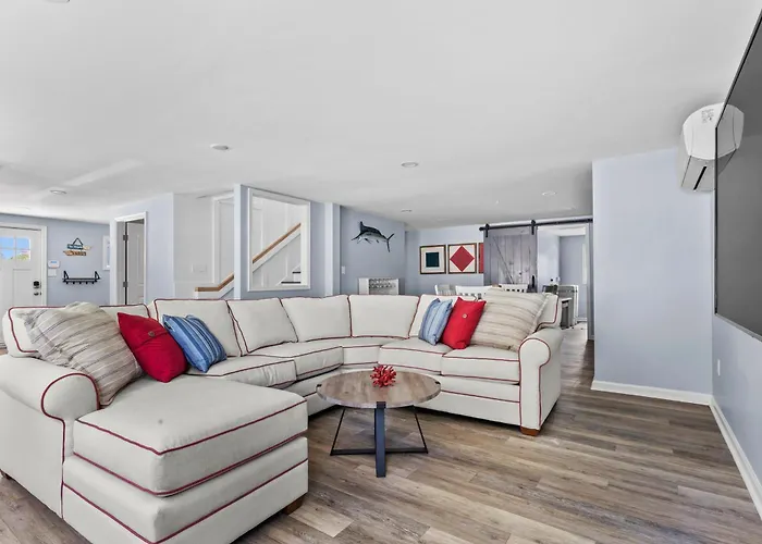 4 Bedroom With Private Pool And Bay Views *